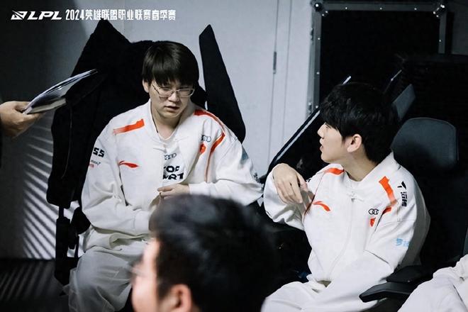 球场上扮演 球场上扮演